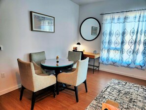 Apartemen, 1 kamar tidur | Tempat makan