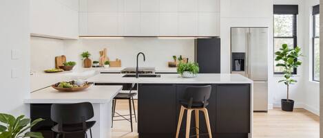 Premium Penthouse | Private kitchen | Fridge, microwave, oven, stovetop