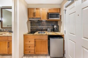 Private kitchen - Cozy 1-bedroom apartment in lovely South Lake Tahoe with AC lake tahoe (South Lake Tahoe)