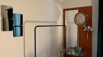 Studio (Studio Apartment)