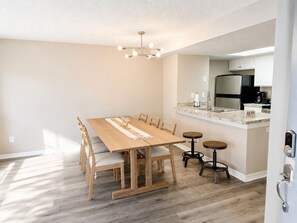 Dining - Spacious 3b/2b, next Disney, Game Room, Confortable Fully equiped-The Best Place (Kissimmee)
