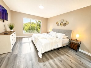 3 bedrooms, in-room safe, iron/ironing board, free WiFi - Spacious 3b/2b, next Disney, Game Room, Confortable Fully equiped-The Best Place (Kissimmee)