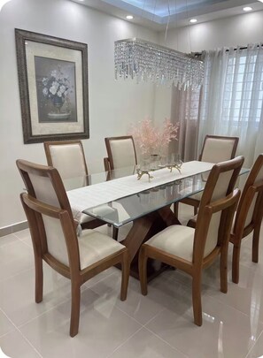 Dining - 3-bedroom apartment in pleasant Santo Domingo with AC (Santo Domingo)