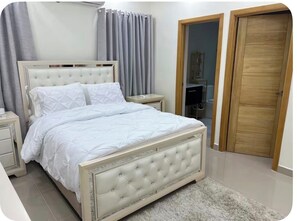 3 bedrooms, iron/ironing board, free WiFi, bed sheets - 3-bedroom apartment in pleasant Santo Domingo with AC (Santo Domingo)