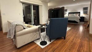 Unclassified image, 4 of 125, button - ElkLandia Home & Suite - Sleeps up to 18+ (Sequim)