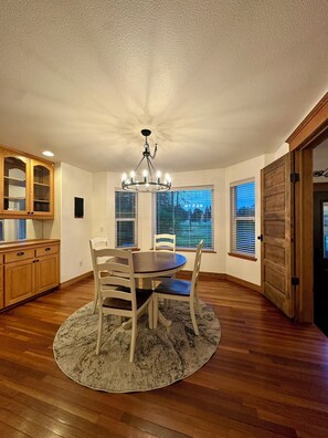 Dining - ElkLandia Home & Suite - Sleeps up to 18+ (Sequim)