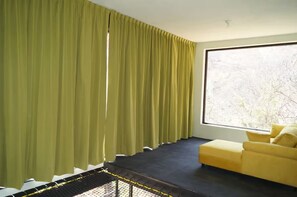 Interior - Loft in the woods with lake view (san gaspar)