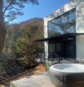 Terrace/patio - Loft in the woods with lake view (san gaspar)