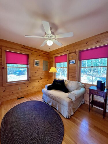 Pocasset Lake Cottage, Screened Porch, Canoes and Kayaks