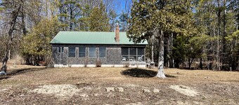Pocasset Lake Cottage, Screened Porch, Canoes and Kayaks