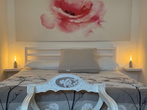 1 bedroom, WiFi, bed sheets - Two-room Ground Floor Apartment with Private Court - Historic Center (Firenze)