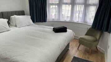 4 bedrooms, iron/ironing board, free WiFi, bed sheets