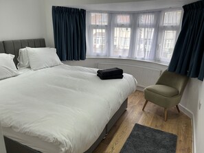 4 bedrooms, free WiFi, bed sheets - Stunning 4 Bedroom, 4 Bath home in Harrow. 6 min to Wembley and 15 min to London (Harrow)