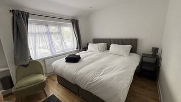 4 bedrooms, iron/ironing board, free WiFi, bed sheets