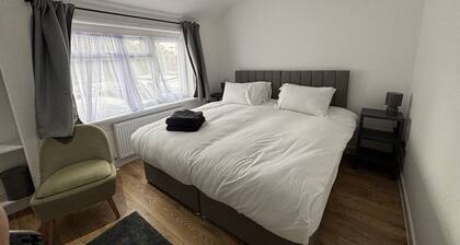 Stunning 4 Bedroom, 4 Bath home in Harrow. 6 min to Wembley and 15 min to London