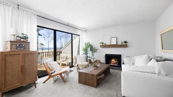 TV, fireplace, offices