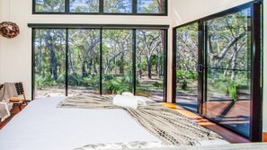 1 bedroom, Internet, bed sheets - GRASSTREE 26 - A SECLUDED ROMANTIC RETREAT (AGNES WATER)