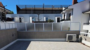 A rooftop terrace with a tiled floor, a metal fence, and an air conditioning unit. - Vacation home with barbecue, great access to Porto (Alfena)