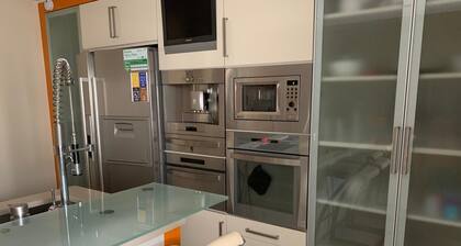 Vacation home with barbecue, great access to Porto