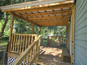 Terrace/patio - Perfect 2-bedroom mobile home in Mims. 10 minutes away from the Space Center (Mims)