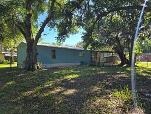Exterior - Perfect 2-bedroom mobile home in Mims. 10 minutes away from the Space Center (Mims)