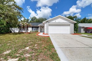 Exterior - 
Private Pool Oasis/Clean & Spacious (Spring Hill)
