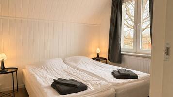 5 bedrooms, iron/ironing board, internet