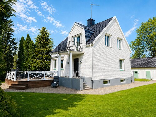 Villa in southern Småland near Lake Möckeln. Fenced garden, dogs are welcome.
