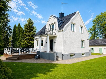 Villa in southern Småland near Lake Möckeln. Fenced garden, dogs are welcome.