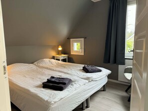 5 habitaciones, tabla de planchar con plancha y internet 