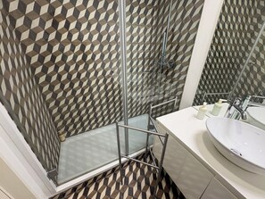 Departamento Deluxe, vista a la ciudad | Baño