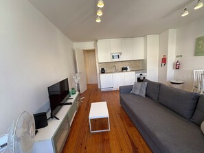 Departamento Deluxe, vista a la ciudad | Área de sala de estar