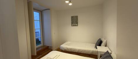 Deluxe Apartment, Ensuite, River View (Alfama Premium)