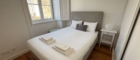 Deluxe Apartment, Ensuite, River View (Alfama Premium) | Blackout drapes, iron/ironing board, free WiFi
