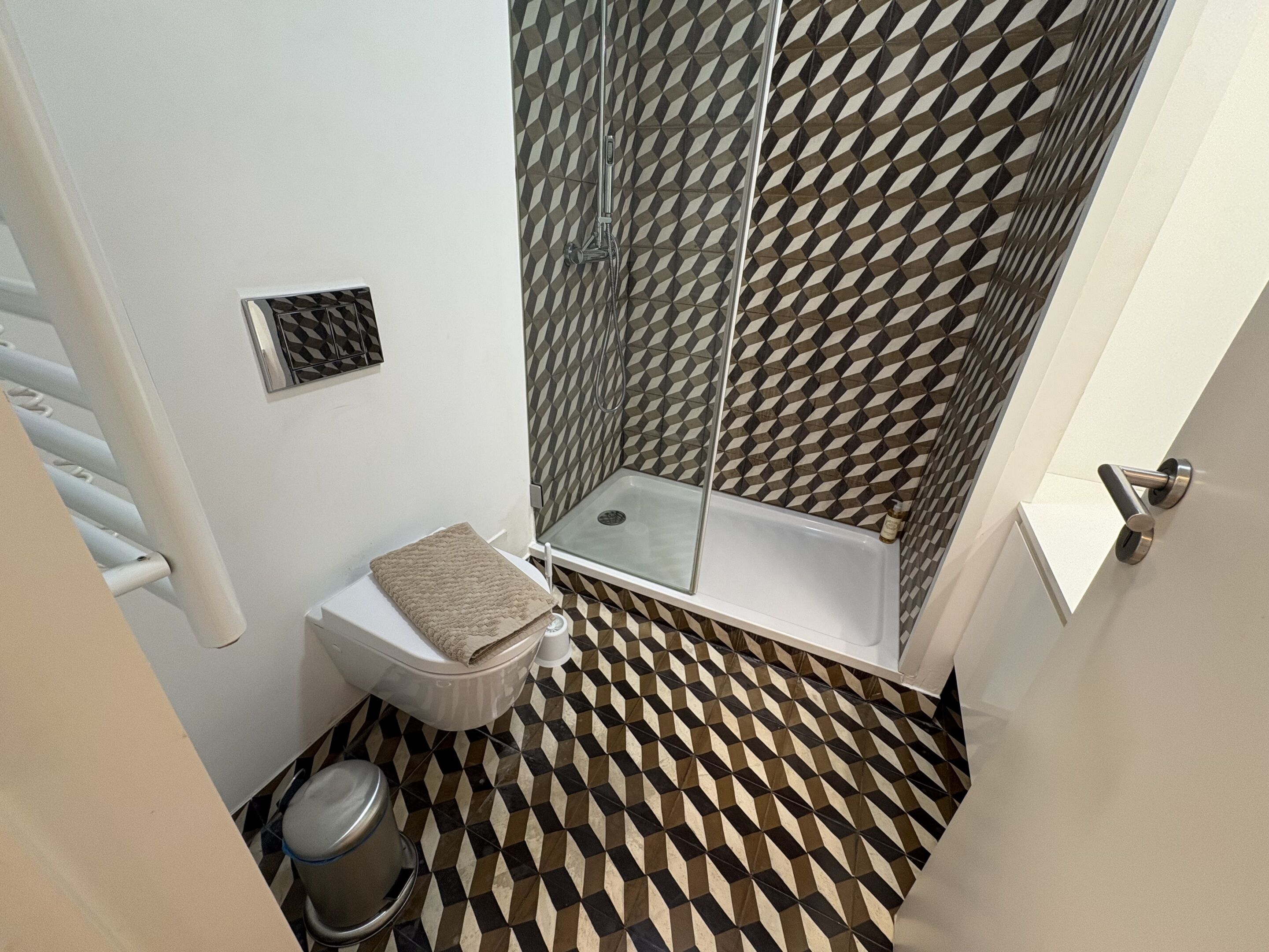 Deluxe Apartment, City View | Bathroom | Shower, hair dryer, towels, soap