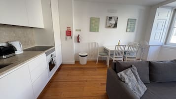 Deluxe Apartment, City View | Shared kitchen | Full-sized fridge, microwave, stovetop, dishwasher