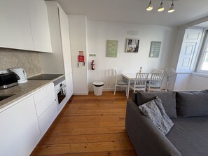 Deluxe Apartment, Ensuite, River View (Alfama Premium) | Shared kitchen - Alfama Premium (Lisbon)