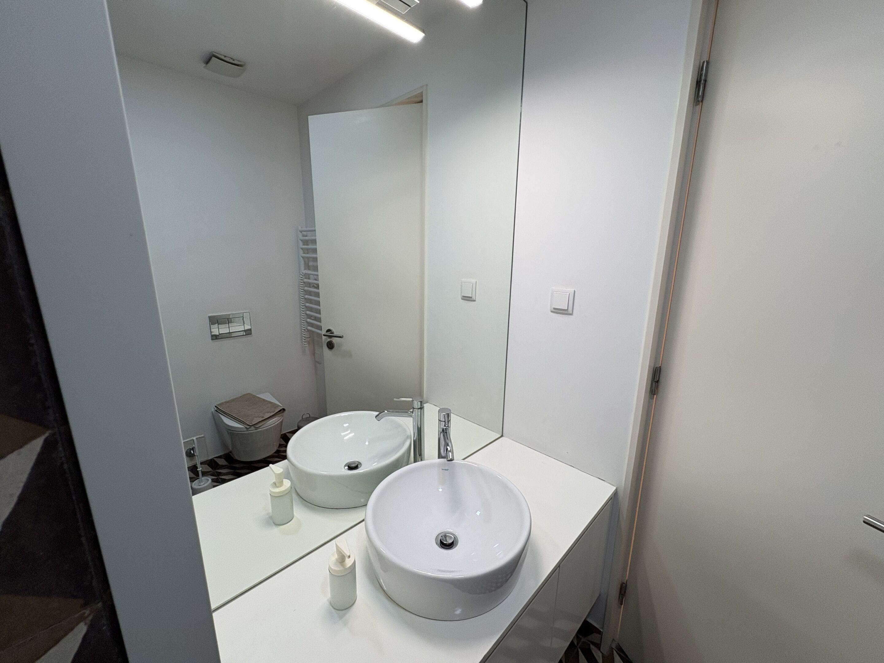 Appartement Deluxe, salle de bains attenante, vue fleuve (Alfama Premium) | Salle de bain | Douche, sèche-cheveux, serviettes fournies, savon