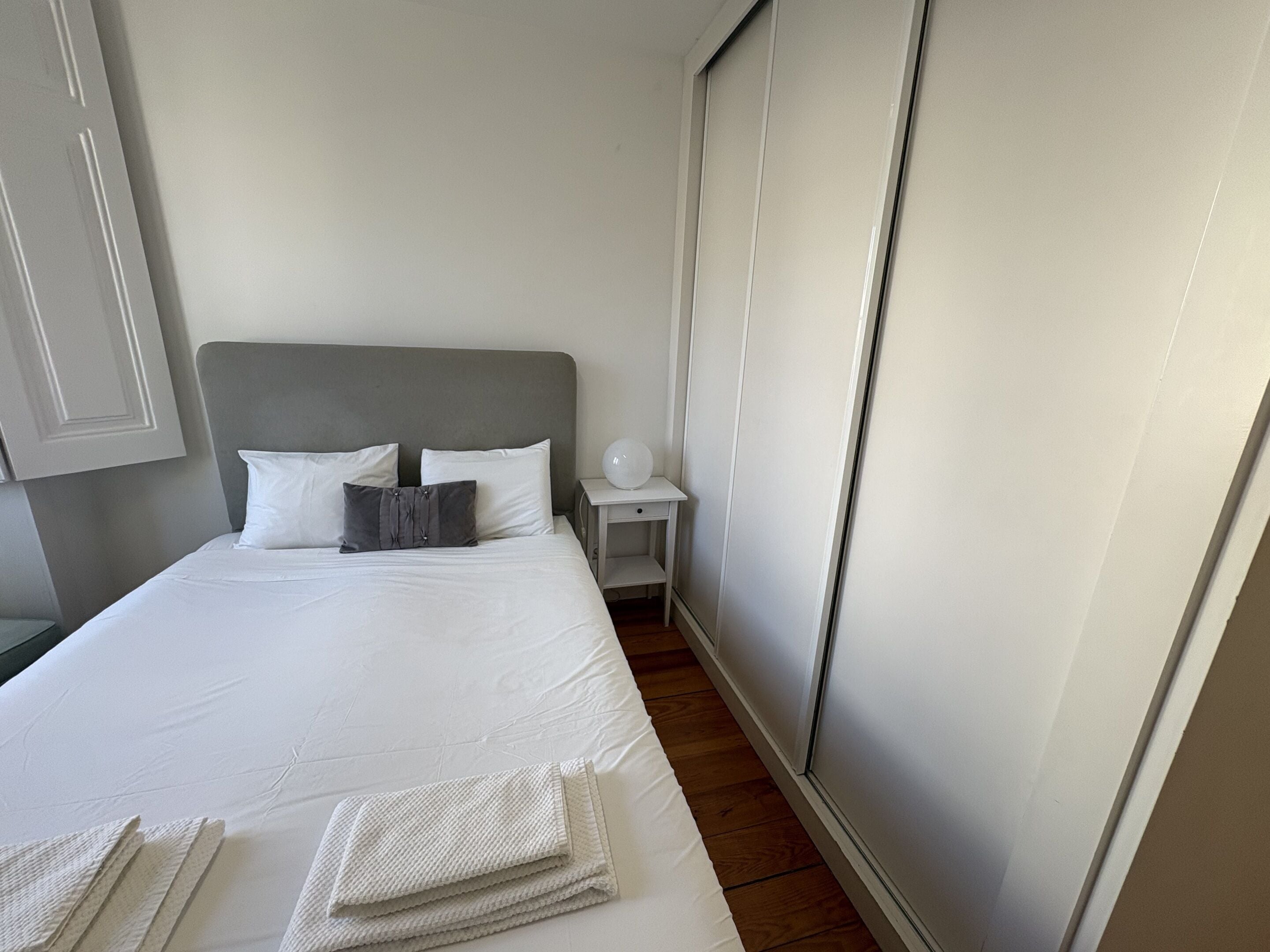 Deluxe appartement, en-suite badkamer, uitzicht op rivier (Alfama Premium) | Verduisterende gordijnen, een strijkplank/strijkijzer, gratis wifi