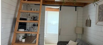 Private Tiny Home w/ Courtyard, Grill & Quiet Location â Sleeps 2