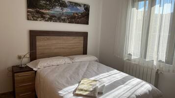 3 chambres, fer et planche Ă repasser, Wi-Fi, draps fournis