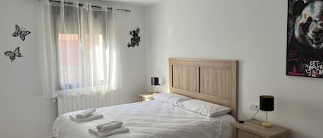 3 bedrooms, iron/ironing board, WiFi, bed sheets