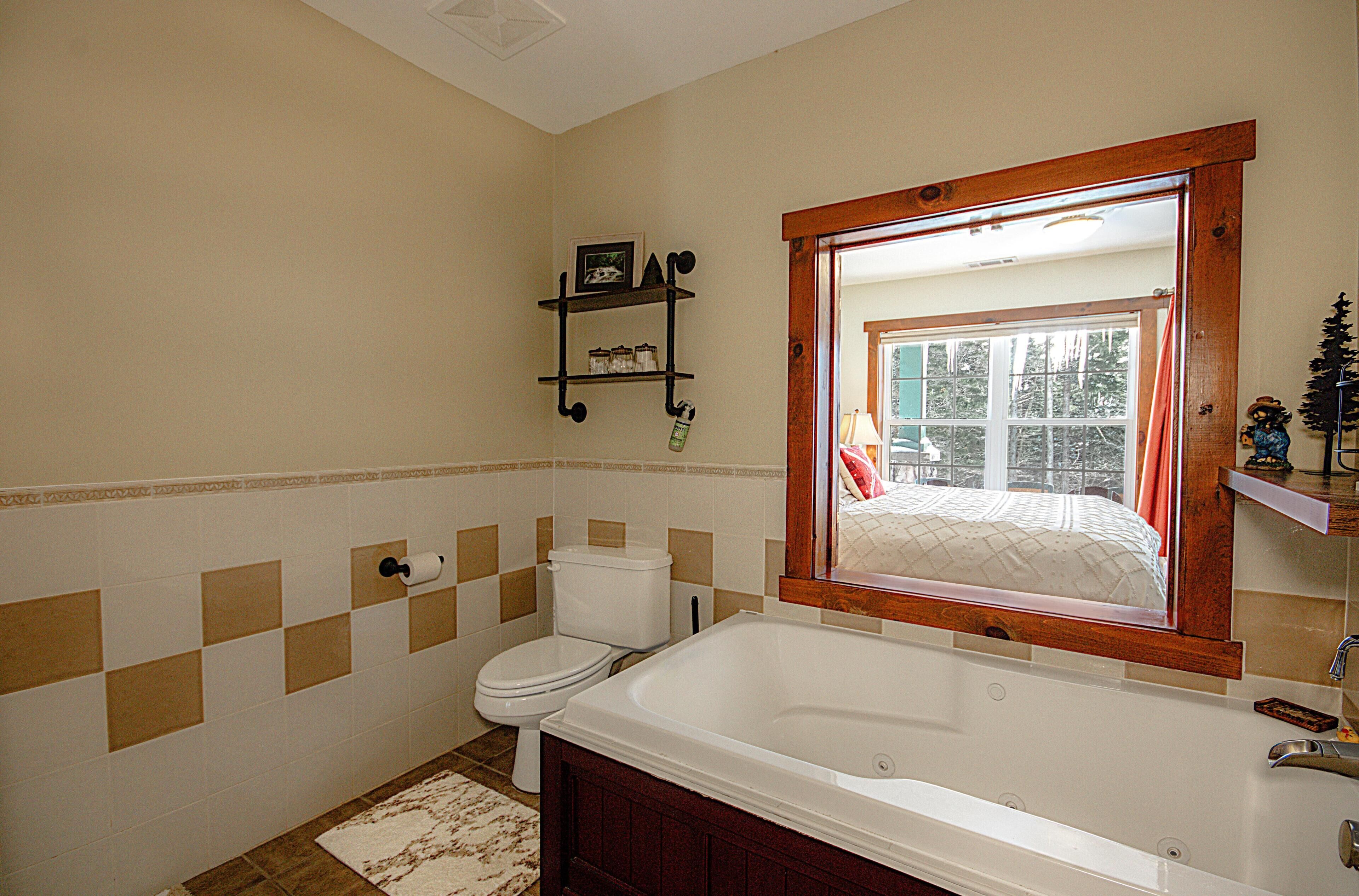 Shower, jetted bath, hair dryer, towels