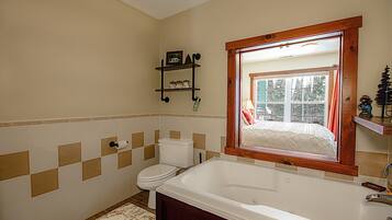 Shower, jetted bath, hair dryer, towels