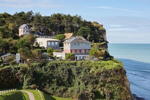 Exterior - Hotel The Originals Le Cise (Ault)