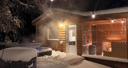 Private Forest Spa Retreat: Sauna, Hot Tub & Pool