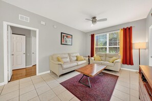 TV - Mickey's Dream Condo I Magical Family Stay Near Disney I Themed rooms, 1st floor (Kissimmee)