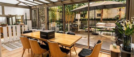 Outdoor dining