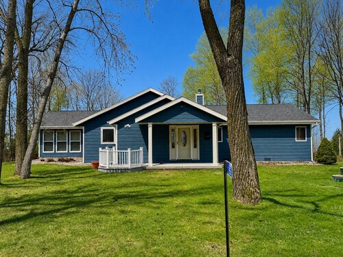 Cozy Shore Waterfront 3BR Retreat in Door County