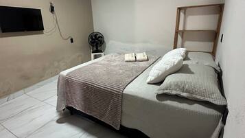 1 quarto, Wi-Fi de cortesia, roupa de cama